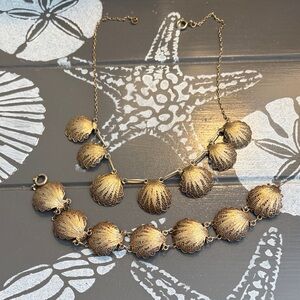 Elegant Gold Shell Necklace and Bracelet Set